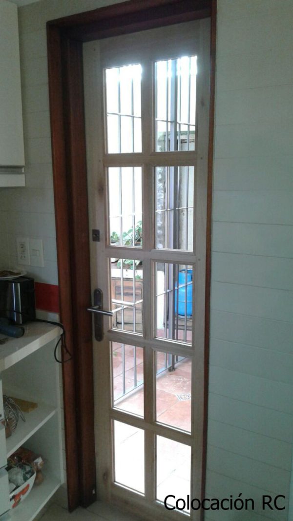 Instalación hoja de puerta (Modelo 10 vidrios)