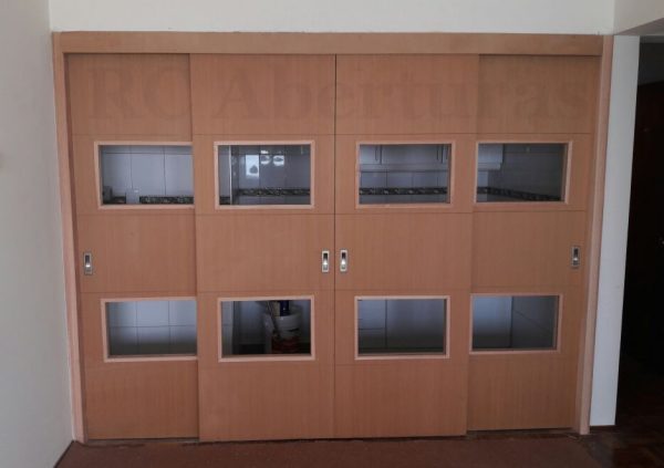 Puerta corrediza de 4 hojas en madera (Modelo J2 vidrio)