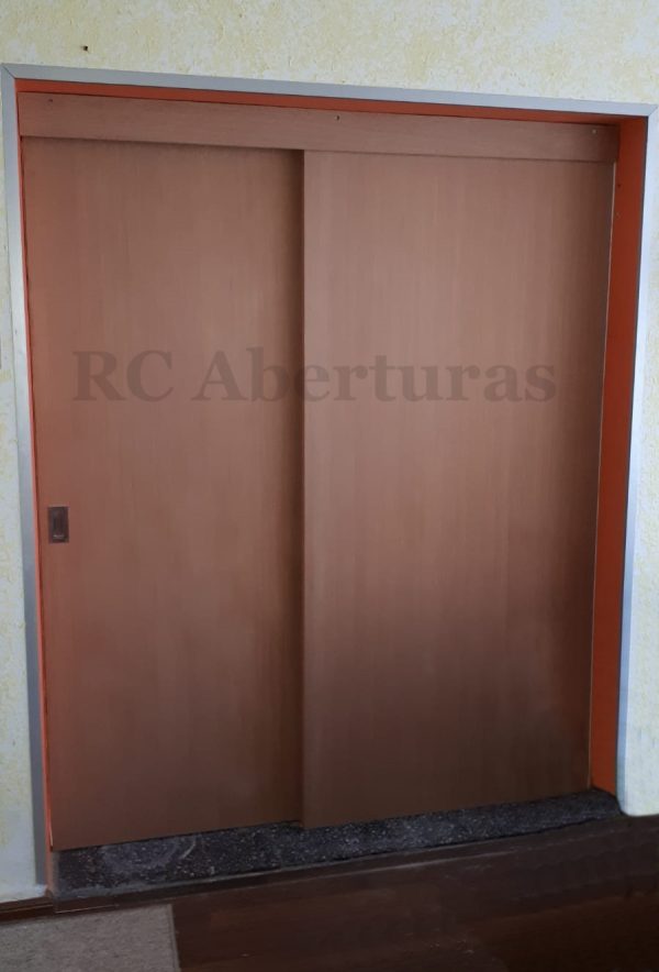 Puerta corrediza de dos hojas en madera (Modelo J2)
