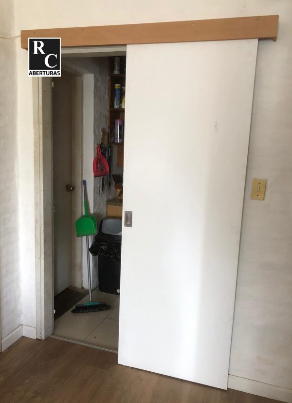 Puerta corrediza de 1 hoja en madera (Modelo P2 con fondo blanco)