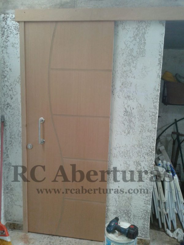 Instalación hoja de puerta (Modelo Frisada Curva - corrediza)