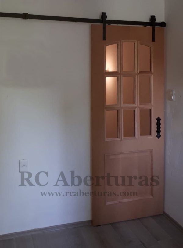 Puerta corrediza con RIEL RUSTICO (Modelo Ipanema Curva)