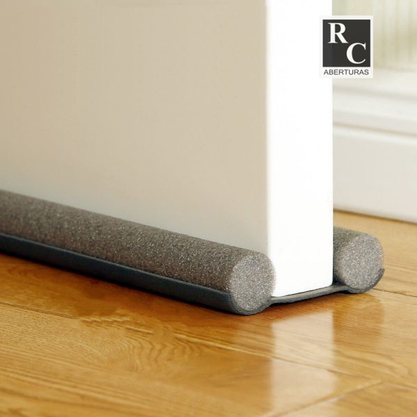 Burlete de piso para puerta