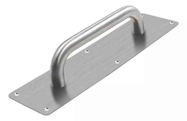 Tirador con placa en acero inoxidable